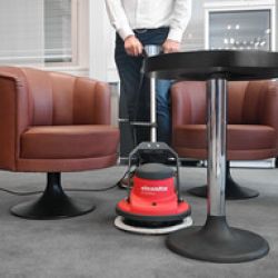 OrbiMac E Einscheibenmaschine mit Transporthilfe / mit Tank
